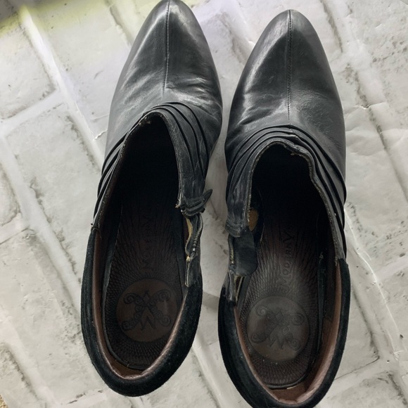 Vero Cuoio Booties - Picture 6 of 11